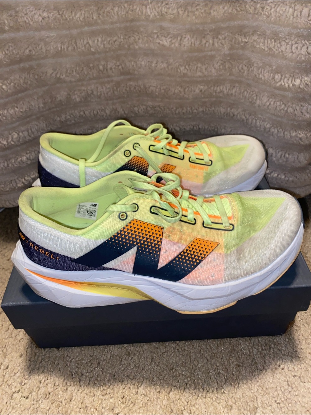 New Balance Fuel Cell Rebel- men’s size 9.5 - Picture 2 of 7